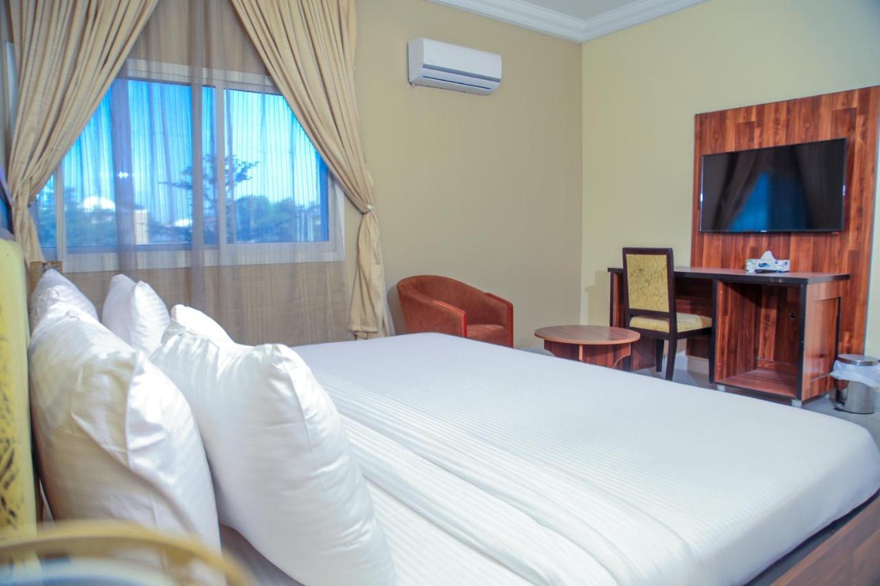קאנו Guest Pride Hotel מראה חיצוני תמונה