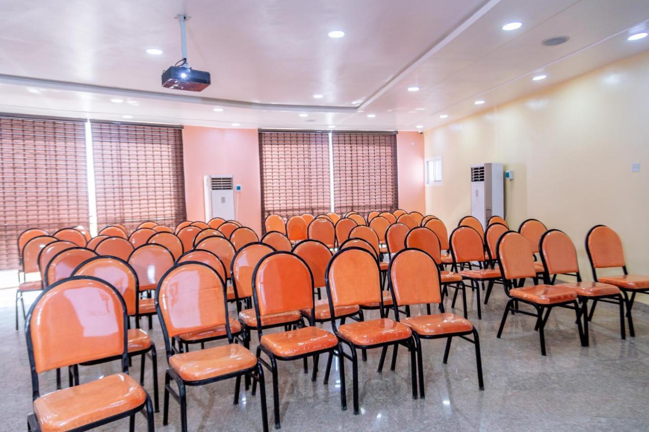 קאנו Guest Pride Hotel מראה חיצוני תמונה