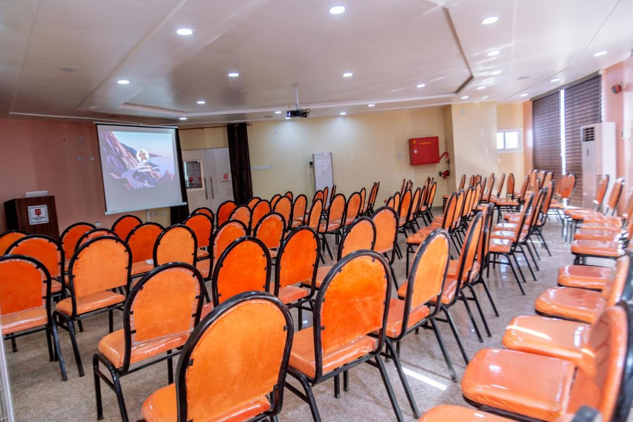 קאנו Guest Pride Hotel מראה חיצוני תמונה