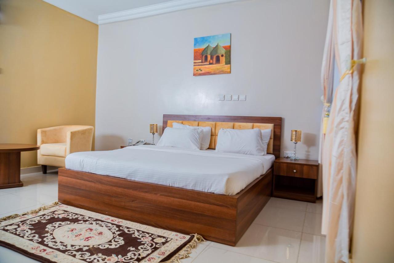 קאנו Guest Pride Hotel מראה חיצוני תמונה