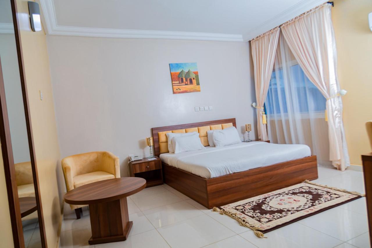 קאנו Guest Pride Hotel מראה חיצוני תמונה
